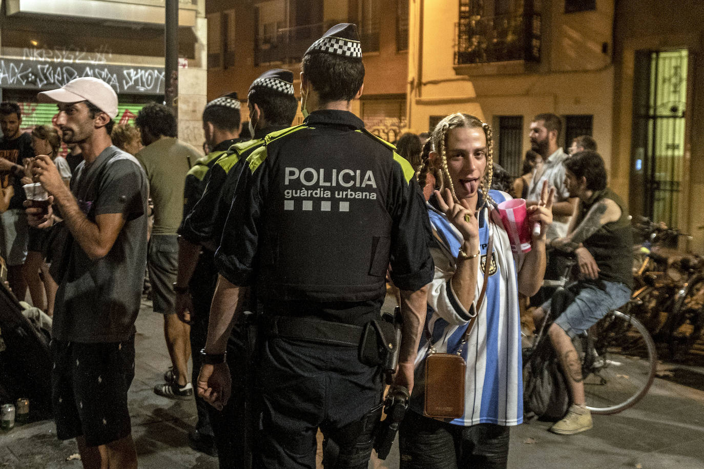 Primera noche sin toque de queda en Barcelona: botellones, aglomeraciones y 4.100 desalojados