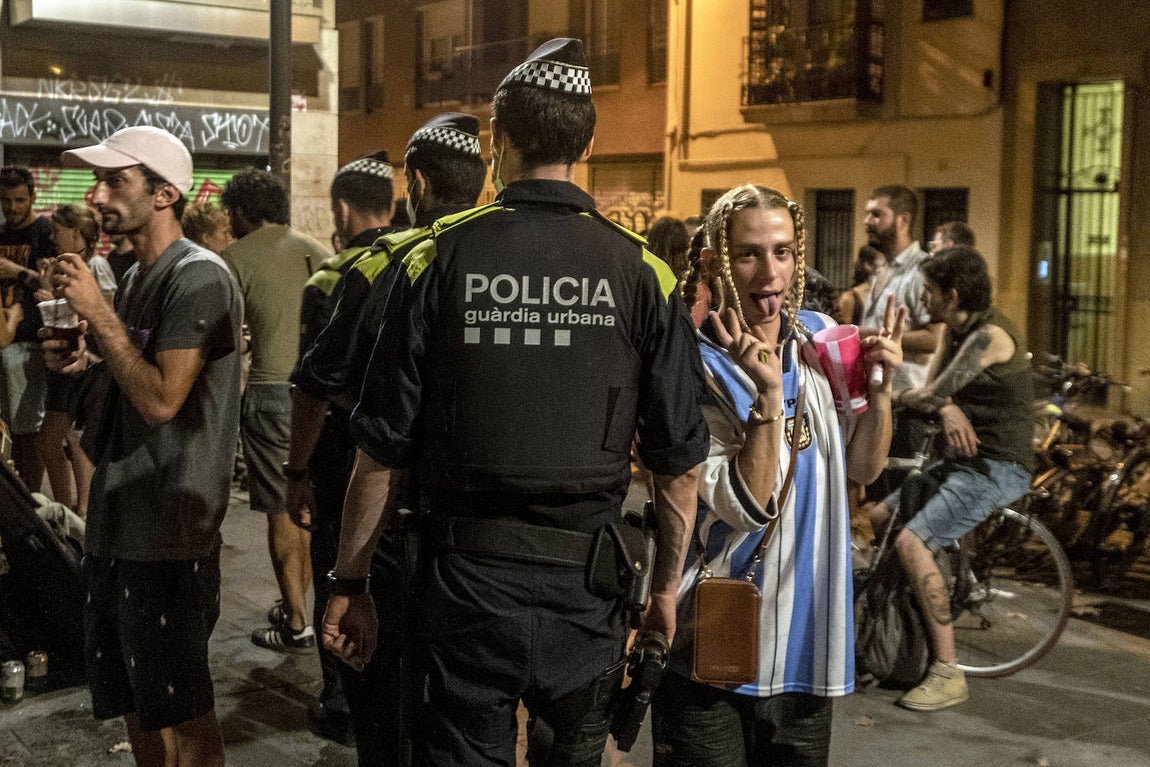Primera noche sin toque de queda en Barcelona: botellones, aglomeraciones y 4.100 desalojados