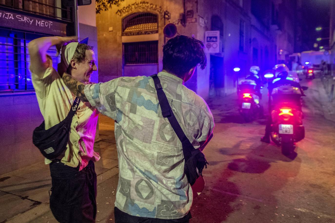 Primera noche sin toque de queda en Barcelona: botellones, aglomeraciones y 4.100 desalojados