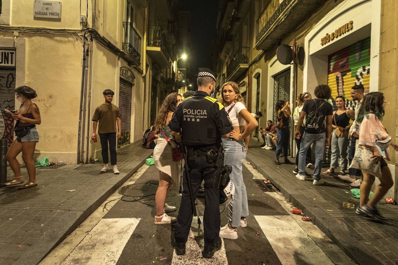 Primera noche sin toque de queda en Barcelona: botellones, aglomeraciones y 4.100 desalojados