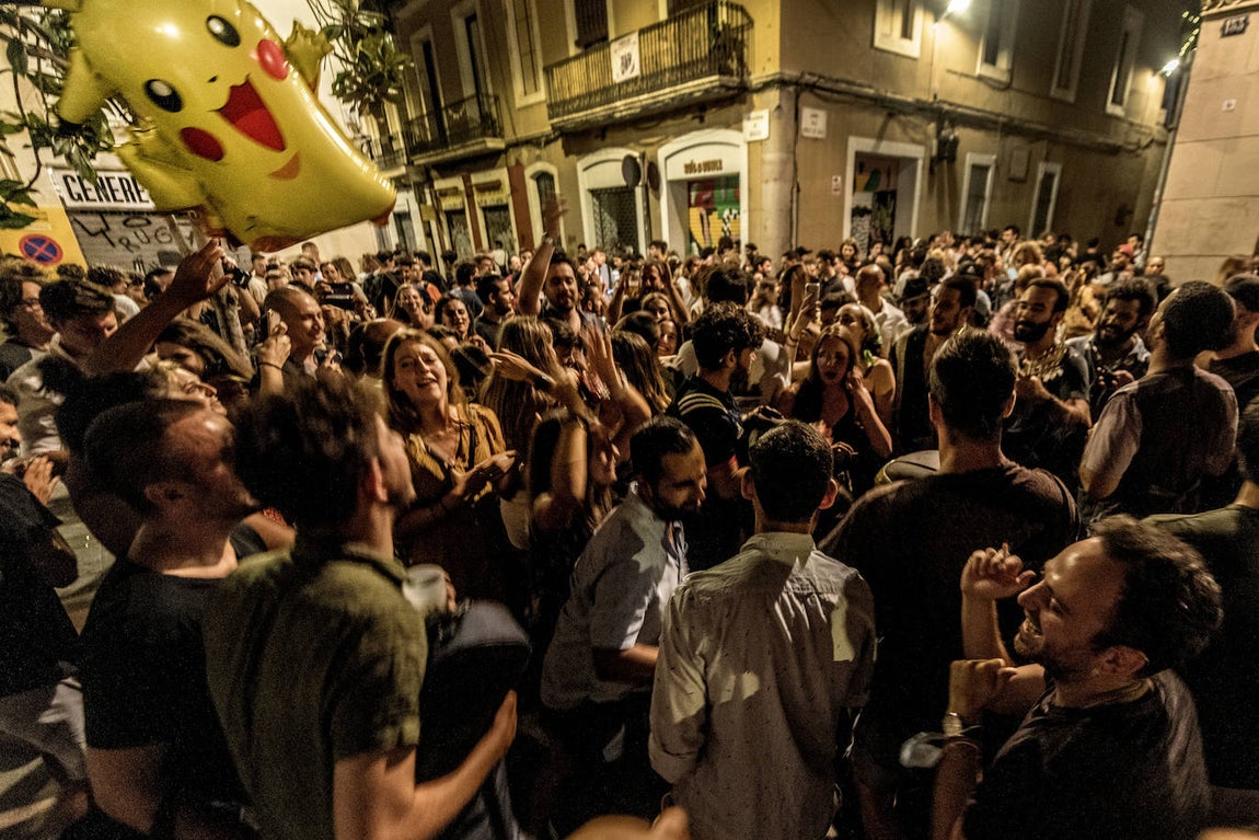 Primera noche sin toque de queda en Barcelona: botellones, aglomeraciones y 4.100 desalojados