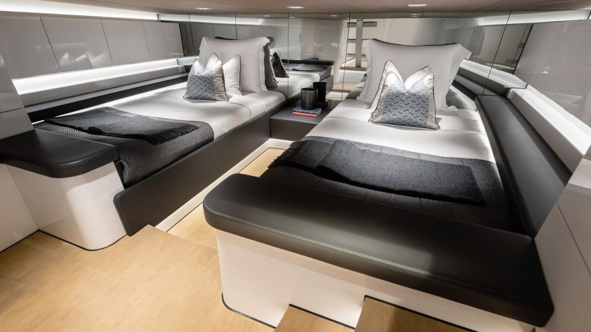 Así es el Wajer 55 al detalle. Los otros dos camarotes poseen camas individuales y una iluminación estratégica, con varios espejos que crean la sensación de más amplitud.