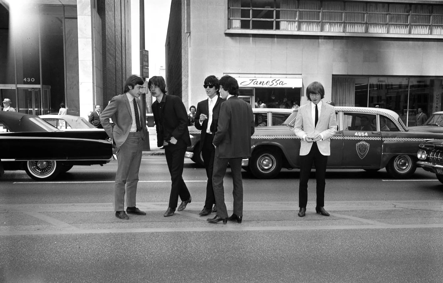 Los Rolling Stones, en Michigan Avenue, frente a la torre Tribune. 