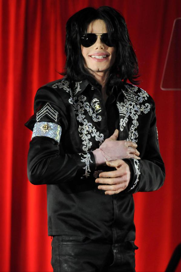 Michael Jackson. Como era de esperar el Rey del Pop también ha sido protagonista de todo tipo de subastas. Una de las más llamativas es una chaqueta de cuero que lució en una de sus giras, que se subastó por 1,8 millones de euros que posteriormente se donaron a una ONG.