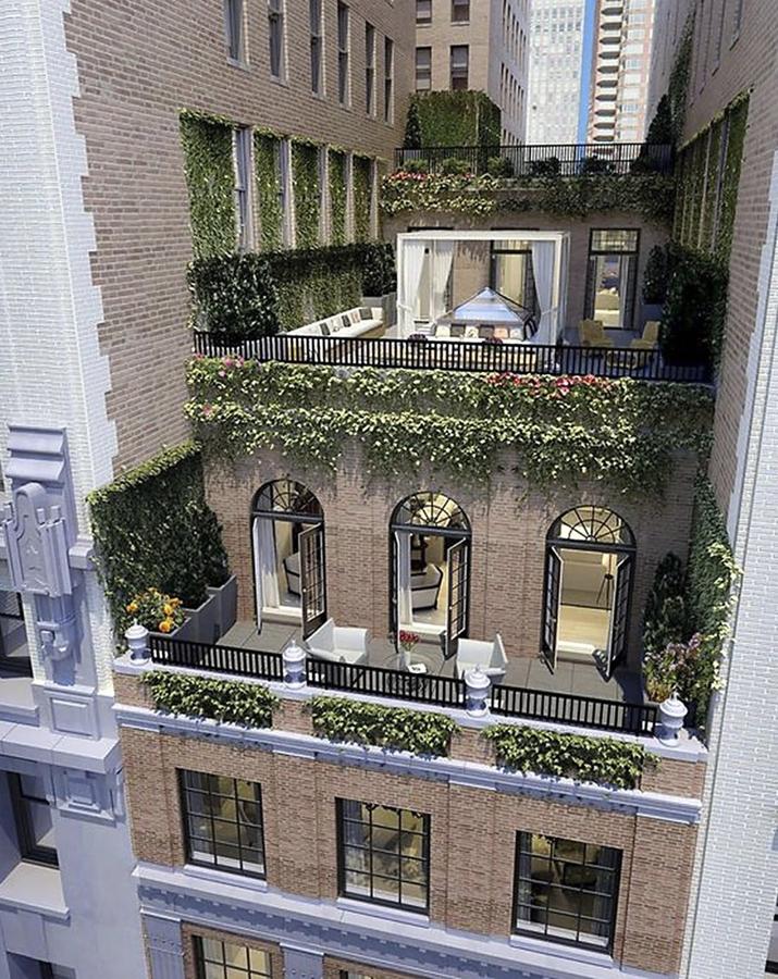 El lujoso ático de J.Lo en Nueva York. La cantante adquirió la propiedad en 2014 por 18 millones de dólares y tres años más tarde, en 2017, decidió ponerla en venta por 27 millones. Al no encontrar un comprador ha decidido rebajarlo dos millones más, hasta alcanzar una cifra de 25 millones.