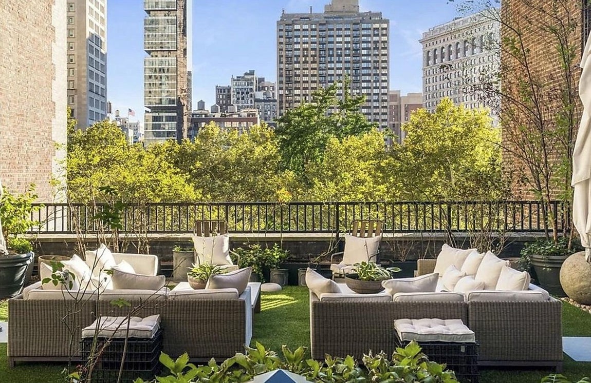 El lujoso ático de J.Lo en Nueva York. La propiedad tiene 600 metros cuadrados y otros 280 metros de terrazas, concretamente cuatro con diferentes orientaciones para poder disfrutar al máximo las vistas de la ciudad.