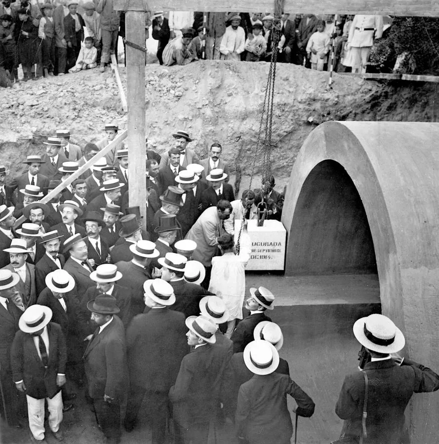 6.. Madrid, 1914. Colocación de la primera piedra de la canalización del río Manzanares por el Ministerio de Fomento