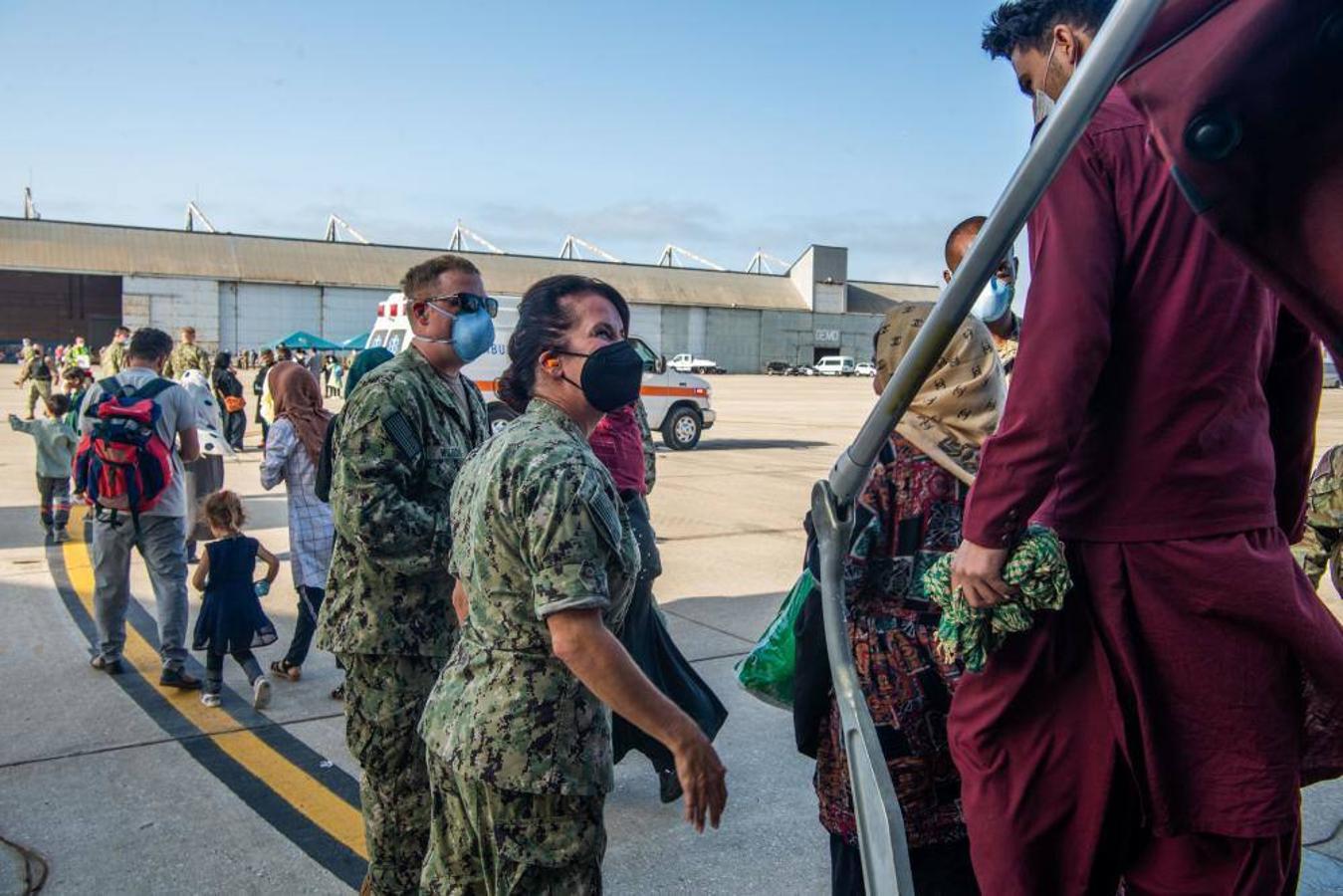 Los evacuados son colaboradores afganos y familiares. 