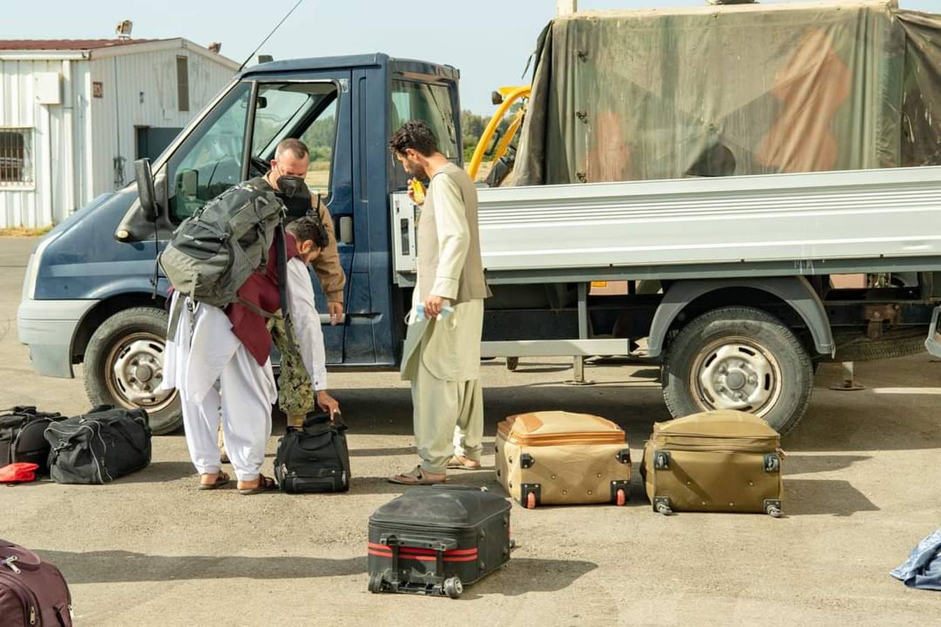 Fotos: Rota arropa a los refugiados afganos