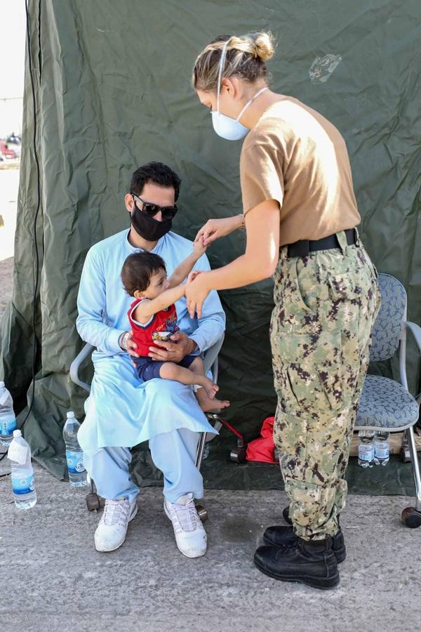 Fotos: Rota arropa a los refugiados afganos