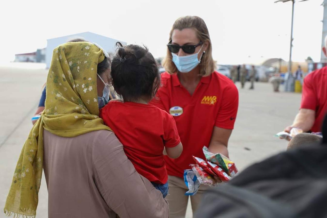 Fotos: Rota arropa a los refugiados afganos