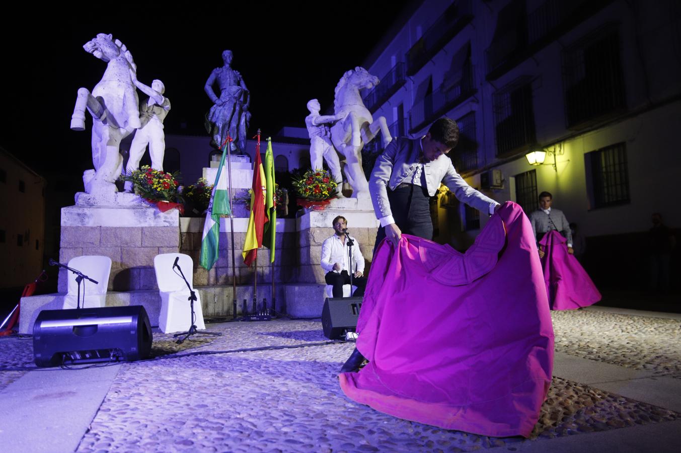 Homenaje a Manolete en el barrio torero de Santa Marina, en imágenes