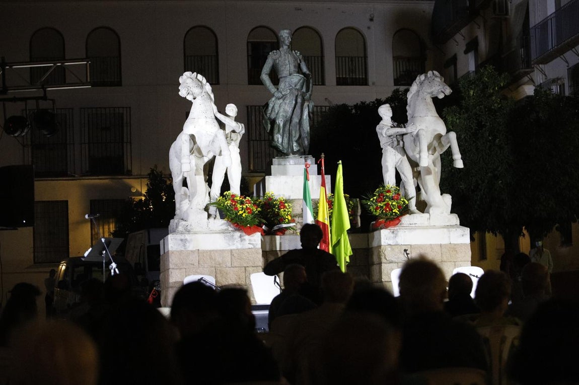 Homenaje a Manolete en el barrio torero de Santa Marina, en imágenes