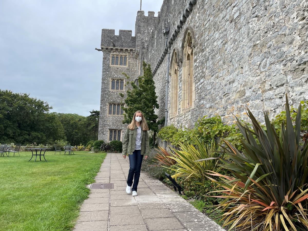 El centro donde estudiará la Princesa de Asturias, situado en un castillo del siglo XII, recibe alumnos de todo el mundo. 