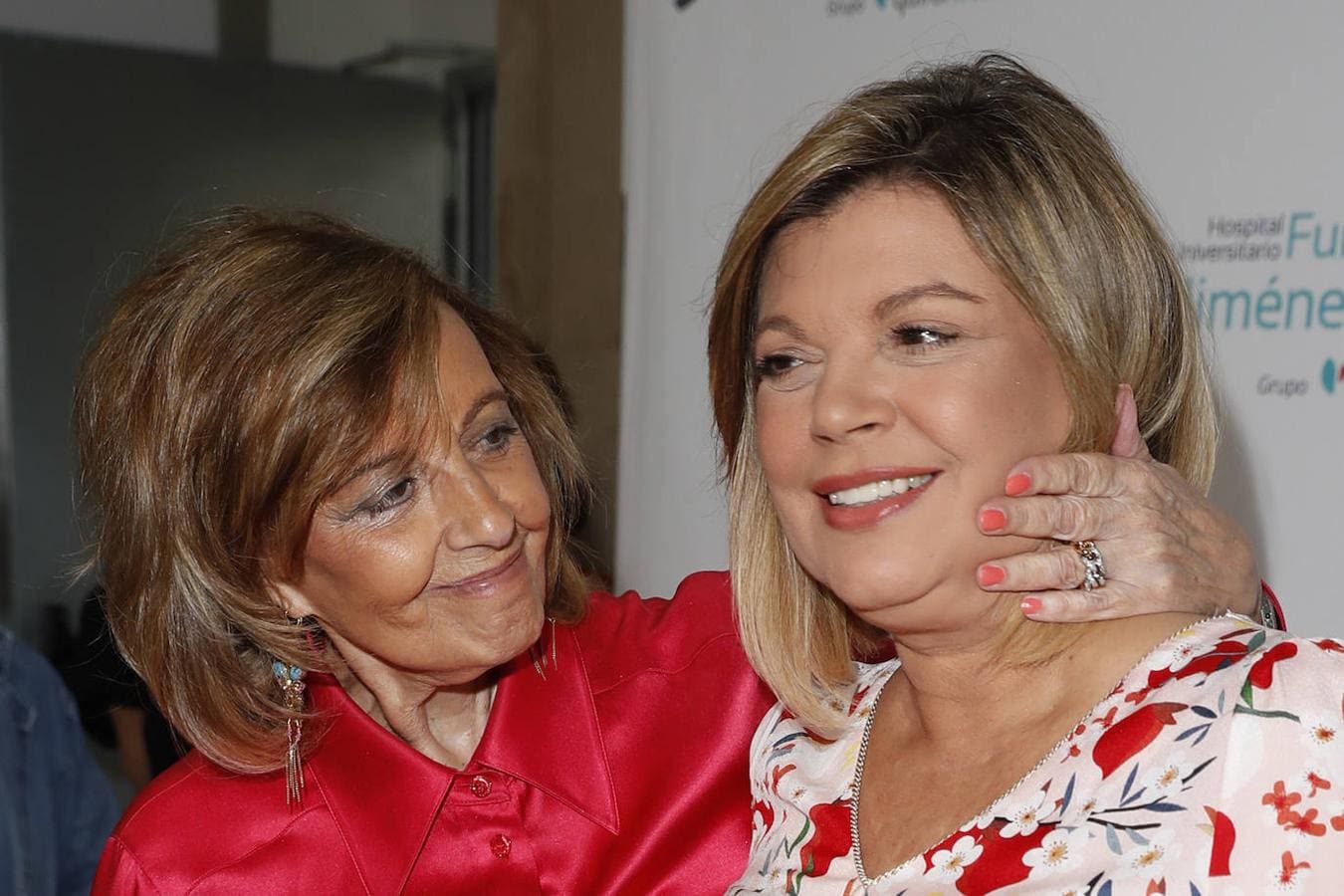 La presentadora Terelu Campos junto a la periodista María Teresa Campos en el hospital Fundación Jiménez Diaz tras recibir su alta hospitalaria en 2018