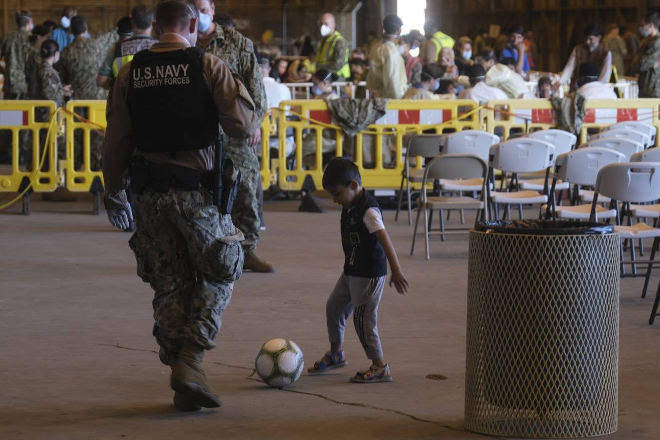 FOTOS: Así viven los refugiados afganos en la Base Naval de Rota