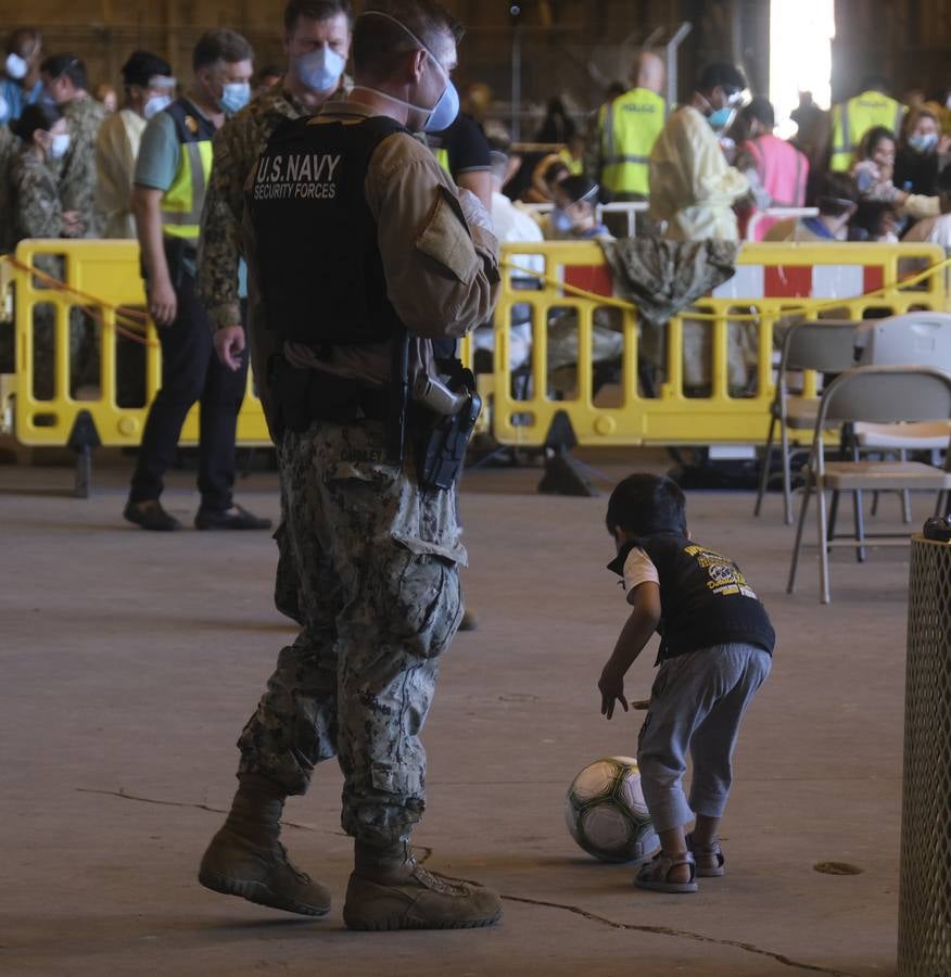 FOTOS: Así viven los refugiados afganos en la Base Naval de Rota