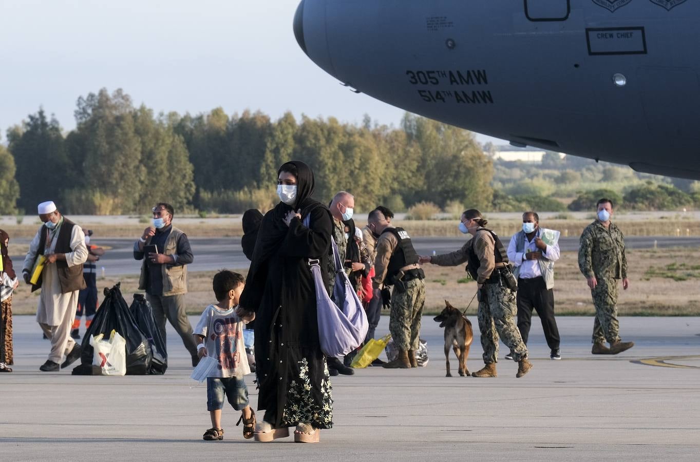 FOTOS: Así viven los refugiados afganos en la Base Naval de Rota