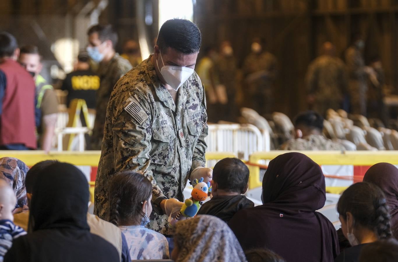 FOTOS: Así viven los refugiados afganos en la Base Naval de Rota