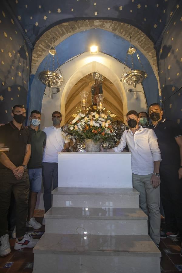 La ofrenda floral del Córdoba CF a San Rafael y la Fuensanta, en imágenes