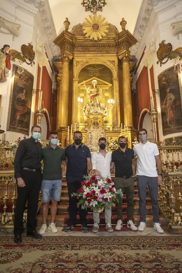 La ofrenda floral del Córdoba CF a San Rafael y la Fuensanta, en imágenes