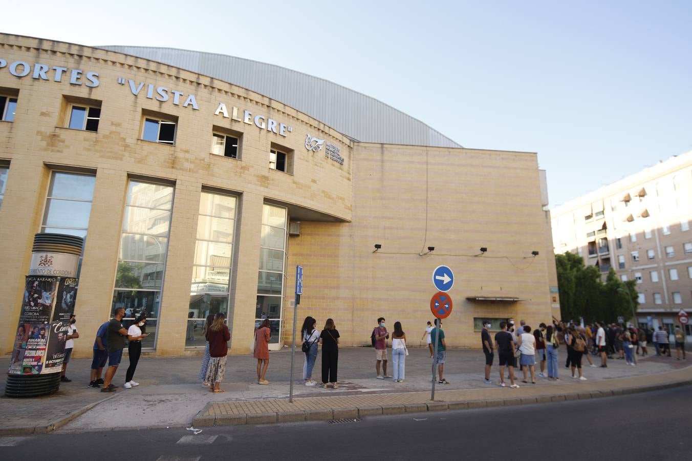 Vacunación exprés Covid en Córdoba para los rezagados, en imágenes