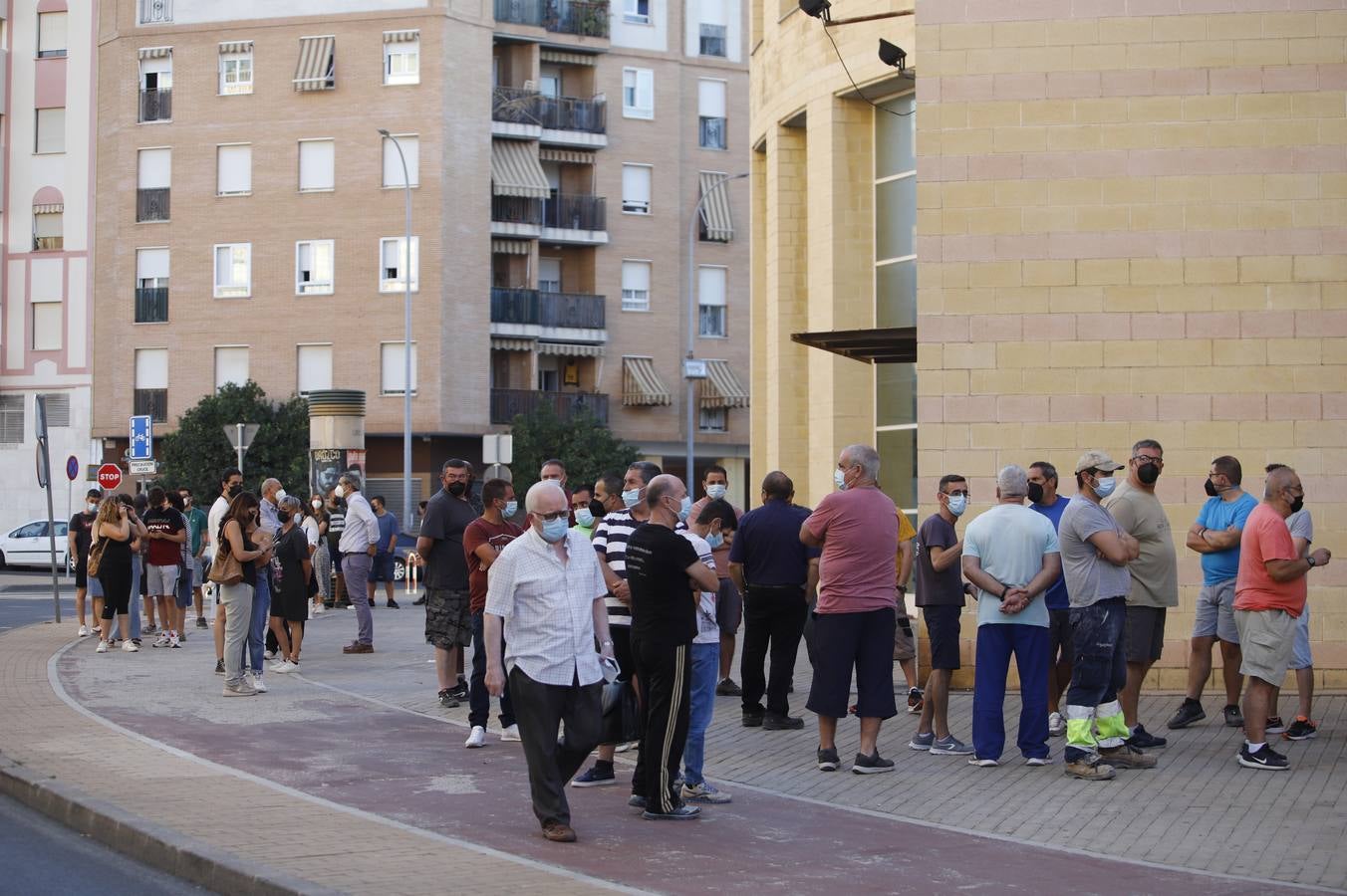 Vacunación exprés Covid en Córdoba para los rezagados, en imágenes