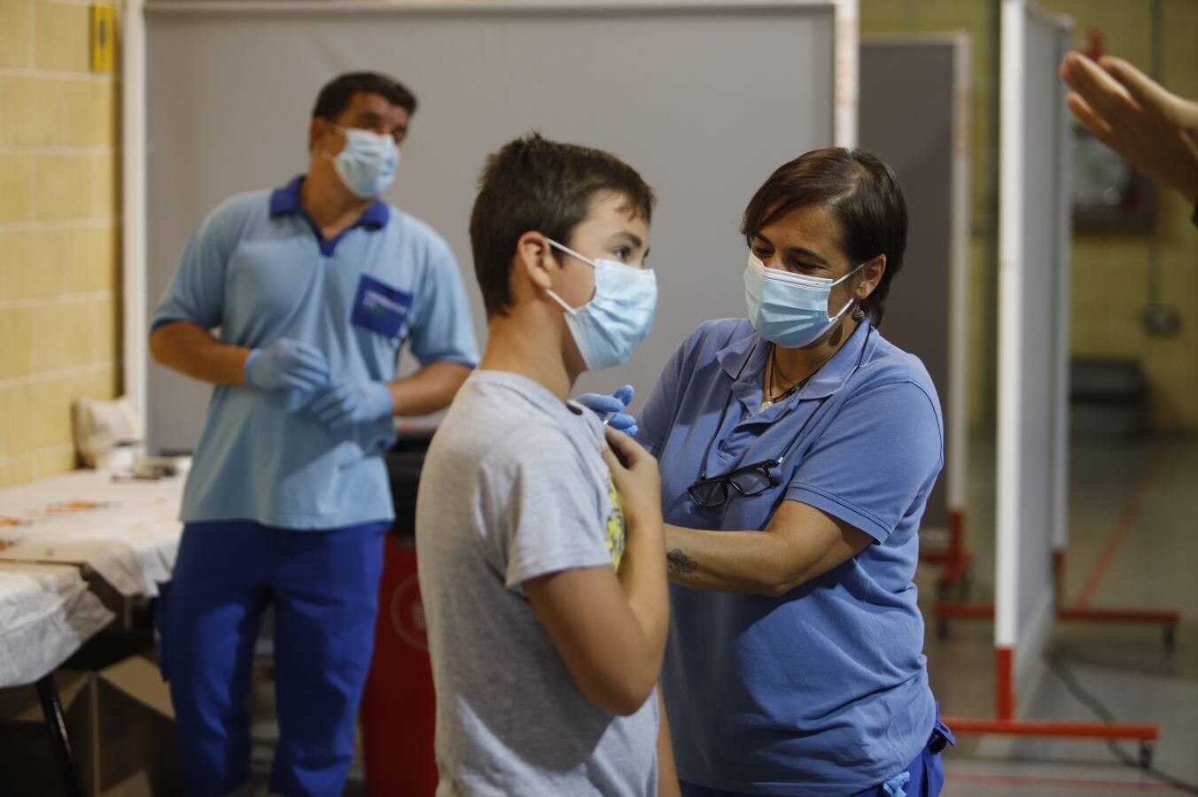 Vacunación exprés Covid en Córdoba para los rezagados, en imágenes