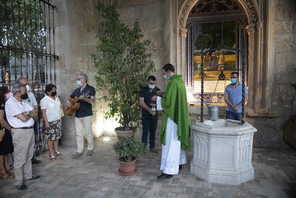 La bendición del agua del Pocito de la Fuensanta de Córdoba, en imágenes