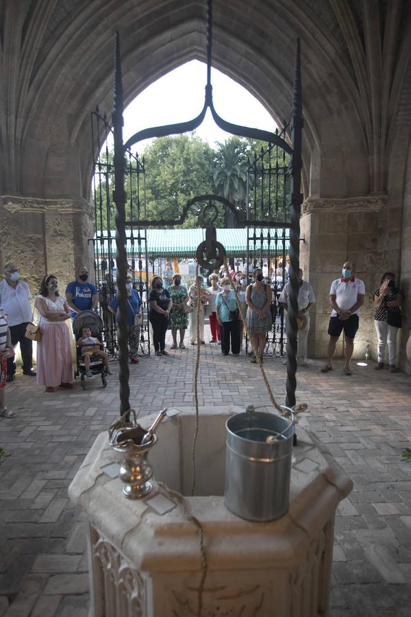 La bendición del agua del Pocito de la Fuensanta de Córdoba, en imágenes