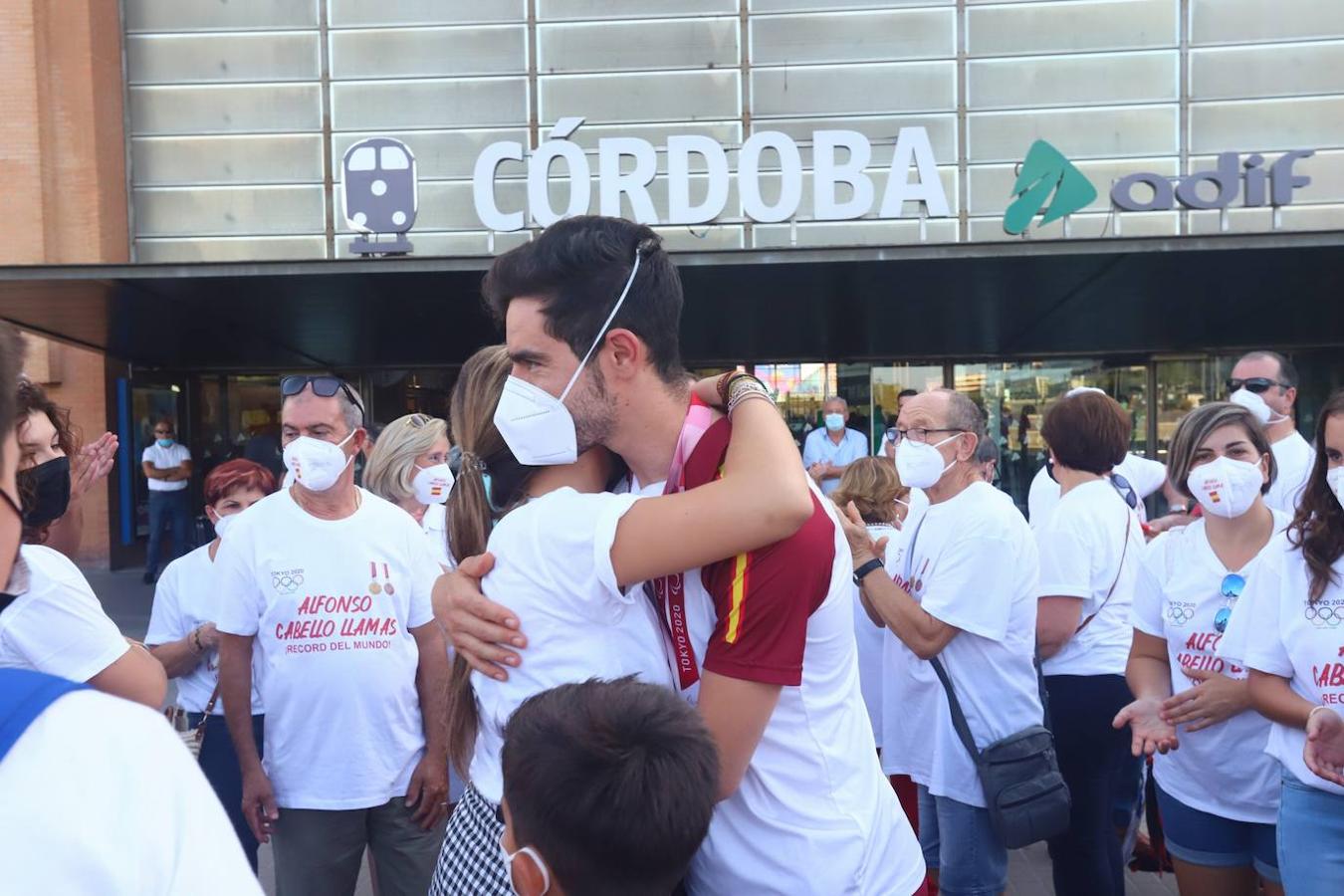 El recibimiento al ciclista Alfonso Cabello en Córdoba, en imágenes