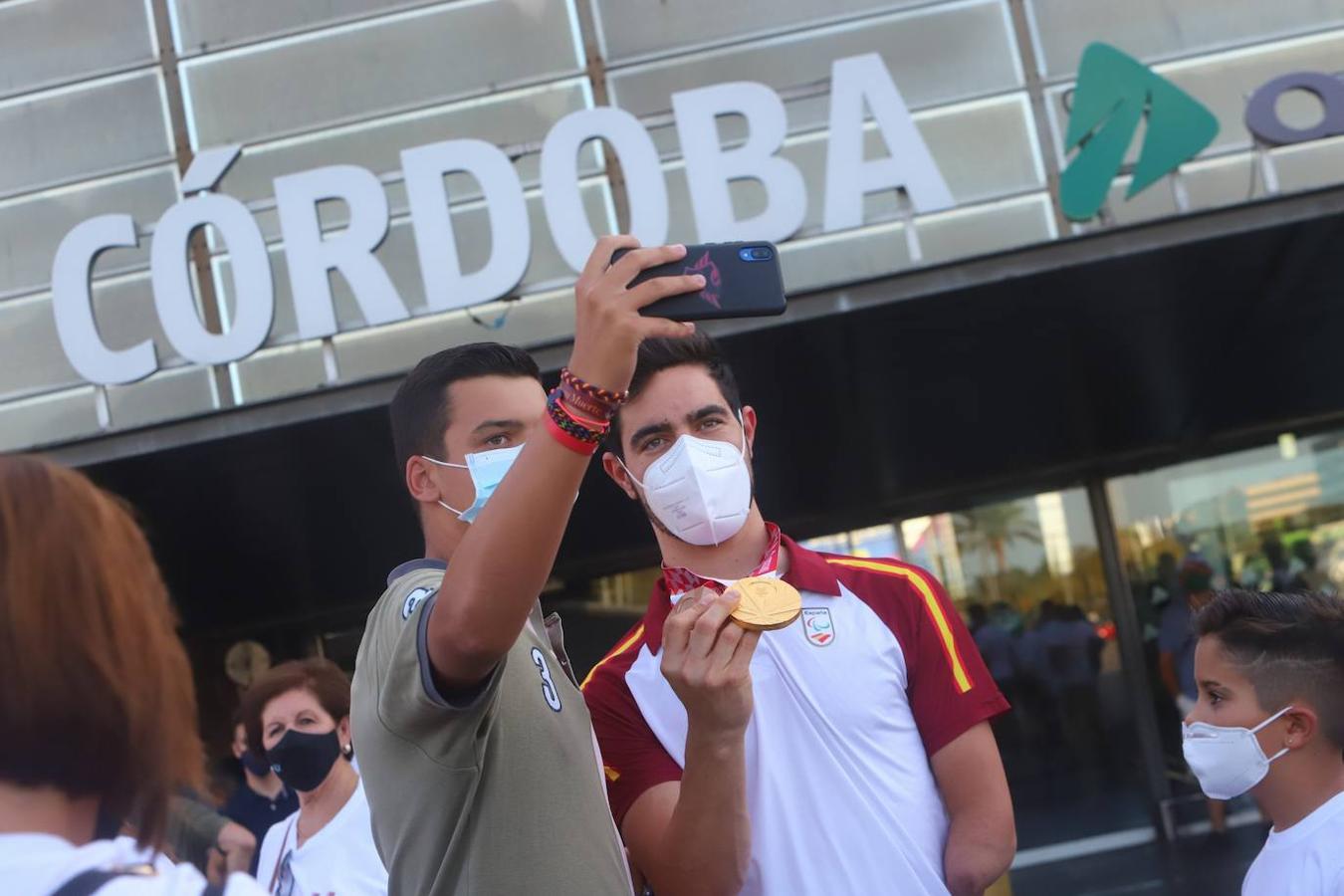 El recibimiento al ciclista Alfonso Cabello en Córdoba, en imágenes