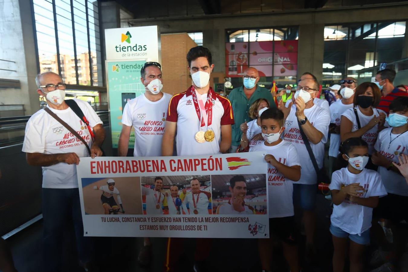 El recibimiento al ciclista Alfonso Cabello en Córdoba, en imágenes