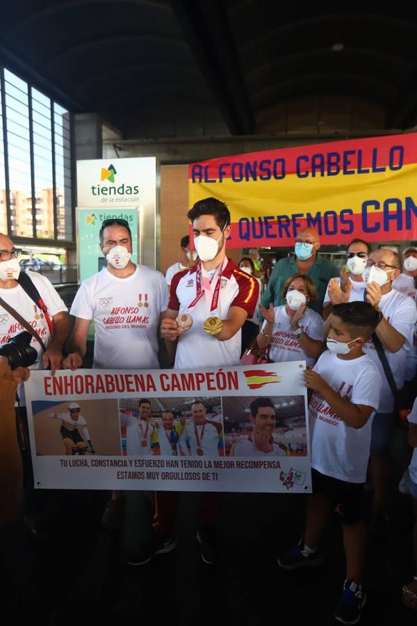 El recibimiento al ciclista Alfonso Cabello en Córdoba, en imágenes