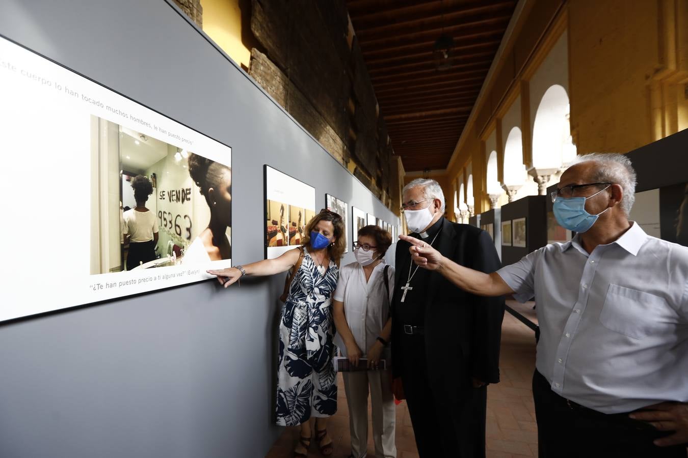 La muestra sobre la trata en El Patio de los Naranjos de Córdoba, en imágenes