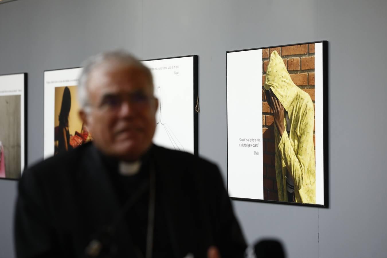 La muestra sobre la trata en El Patio de los Naranjos de Córdoba, en imágenes