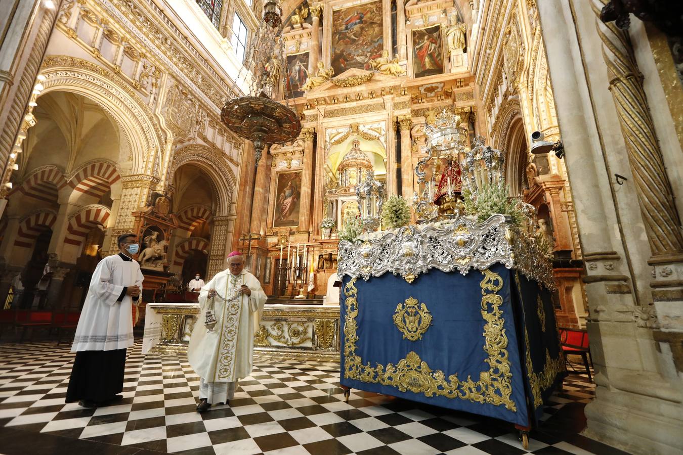 La misa en honor a la Virgen de la Fuensanta de Córdoba, en imágenes