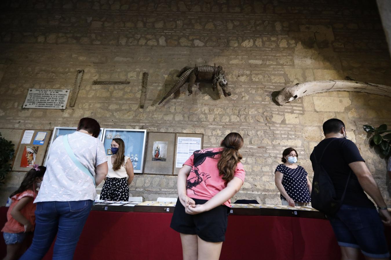 En imágenes, el gran ambiente de la víspera de la Velá pese a la pandemia