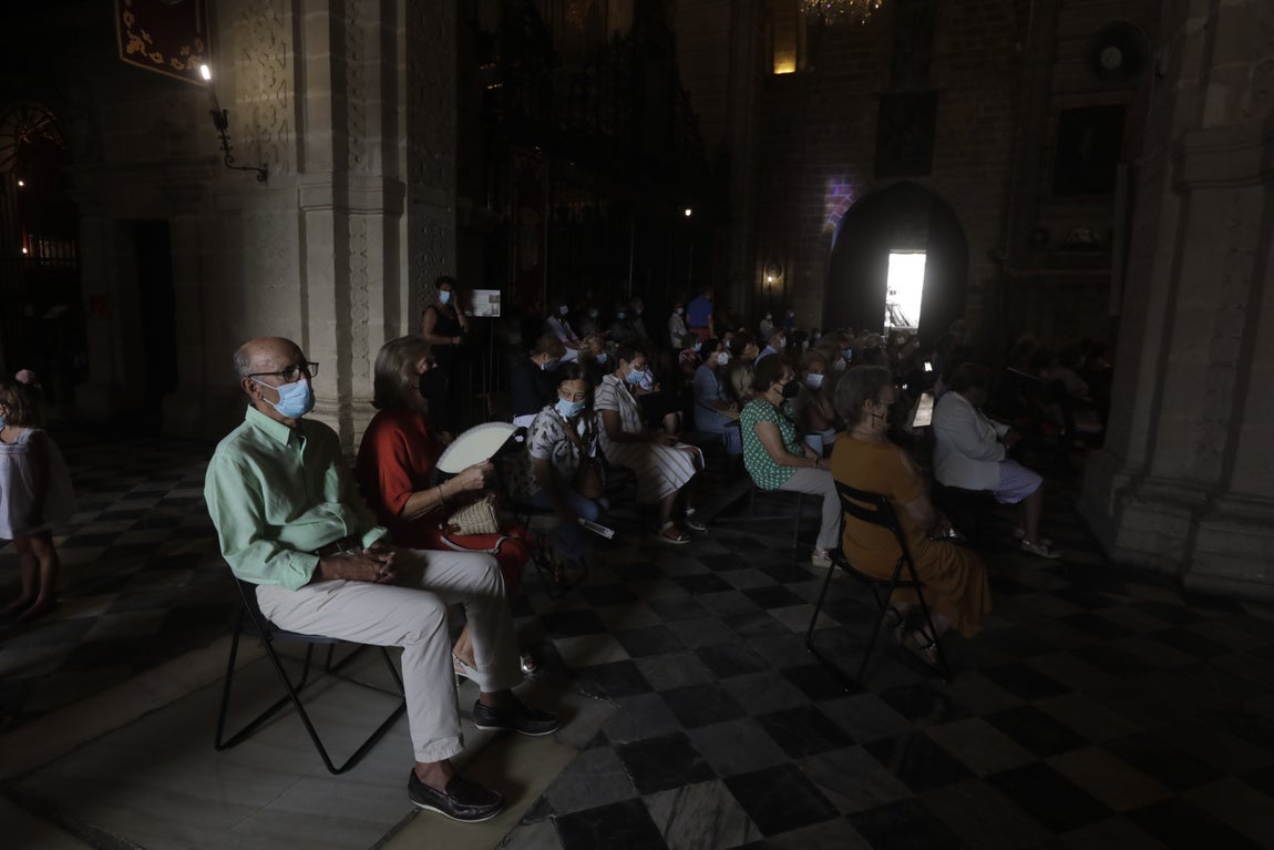 En imágenes: Así ha sido la procesión de la Virgen de los Milagros, en El Puerto