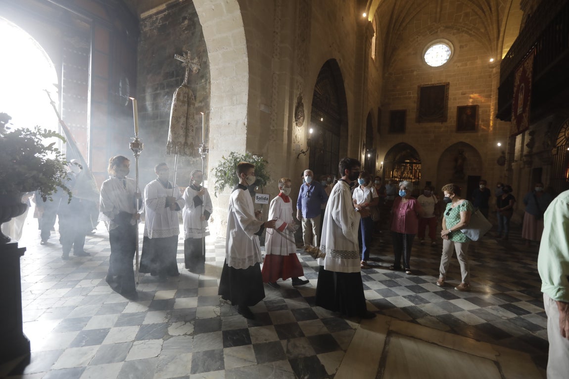 En imágenes: Así ha sido la procesión de la Virgen de los Milagros, en El Puerto