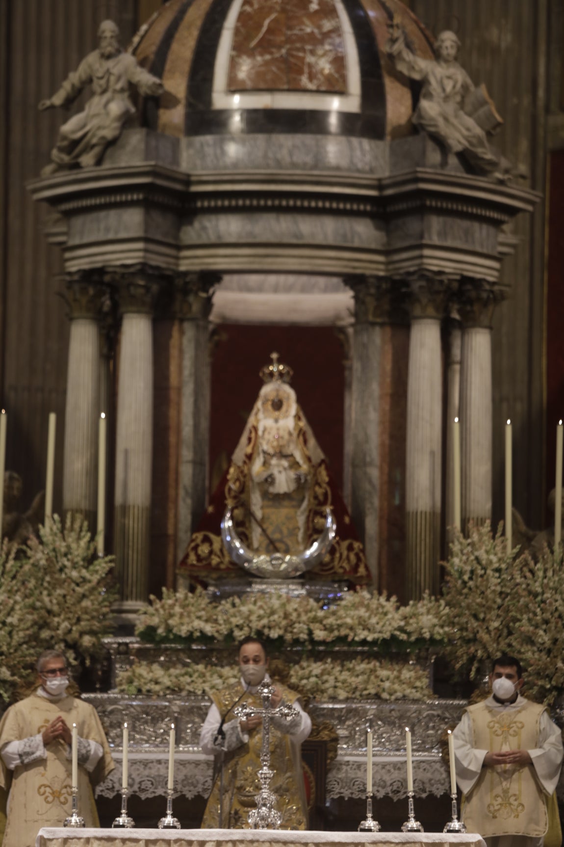 En imágenes: Así ha sido la procesión de la Virgen de los Milagros, en El Puerto