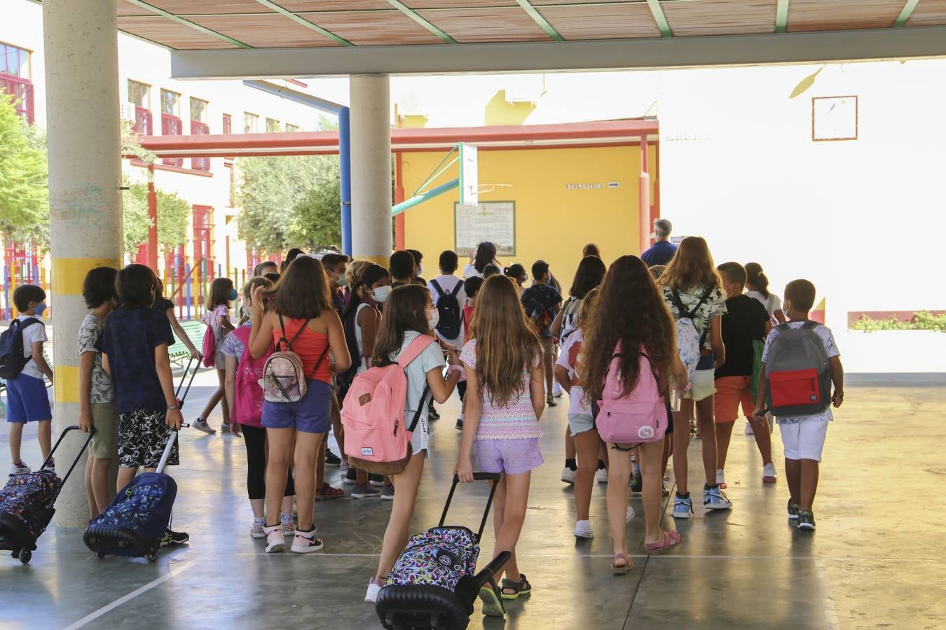 El alcalde de Sevilla abre el curso escolar en el Colegio Arias Montano