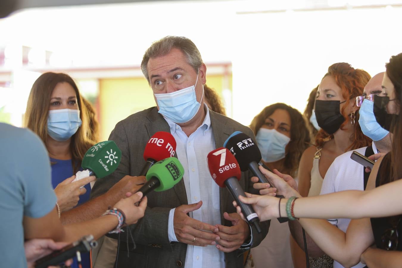 El alcalde de Sevilla abre el curso escolar en el Colegio Arias Montano