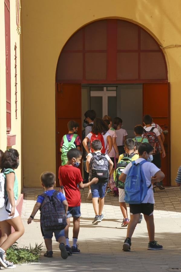 El alcalde de Sevilla abre el curso escolar en el Colegio Arias Montano