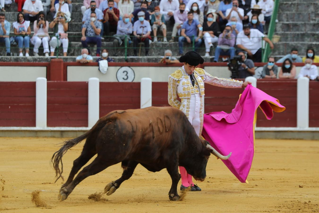 Cuatro orejas y debut con sobresaliente: Tomás Rufo toma la alternativa con nota