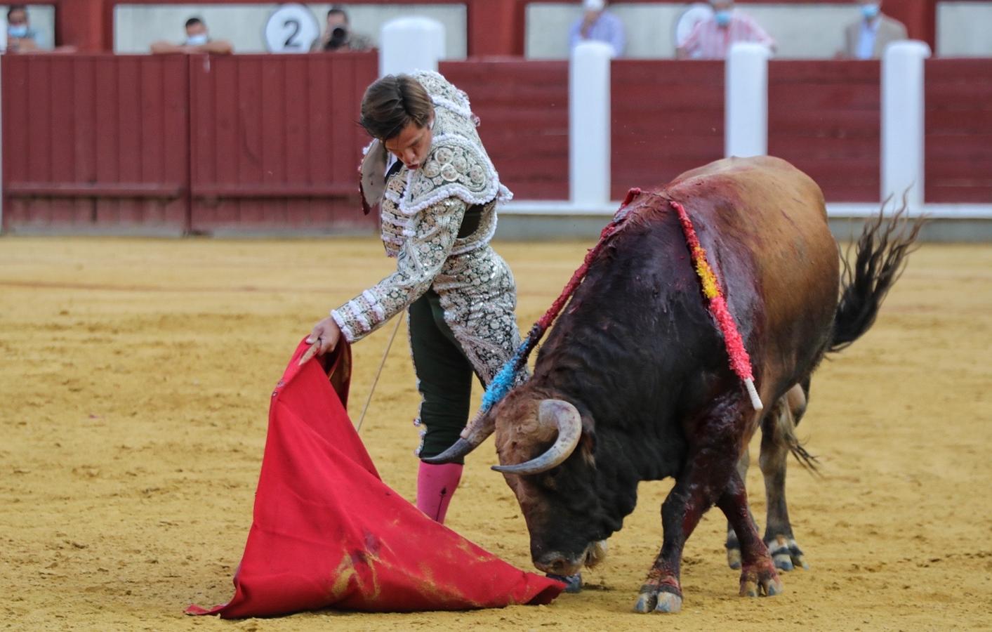 Cuatro orejas y debut con sobresaliente: Tomás Rufo toma la alternativa con nota