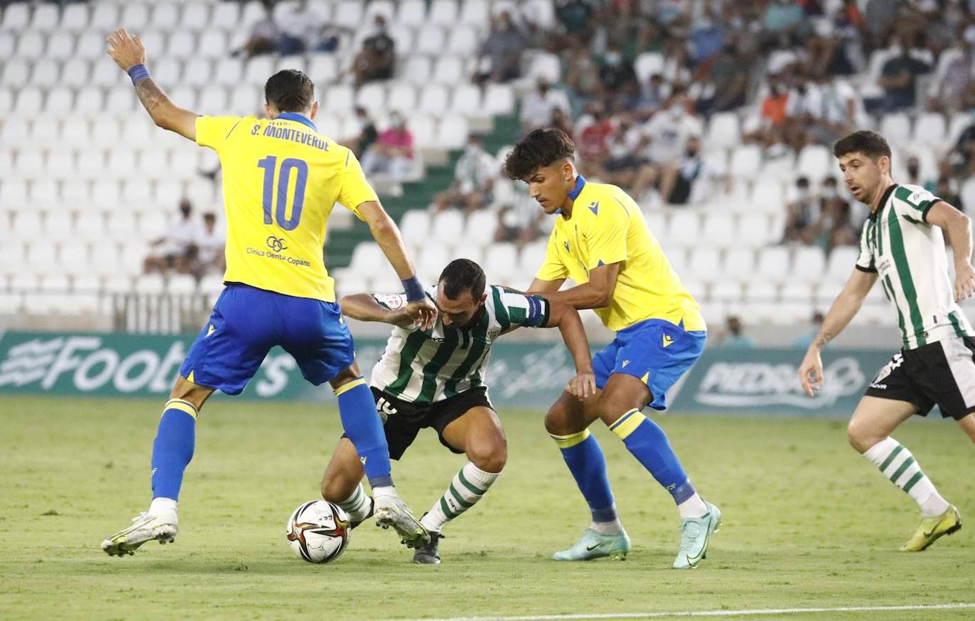 Las mejores imágenes del Córdoba CF - Cádiz B