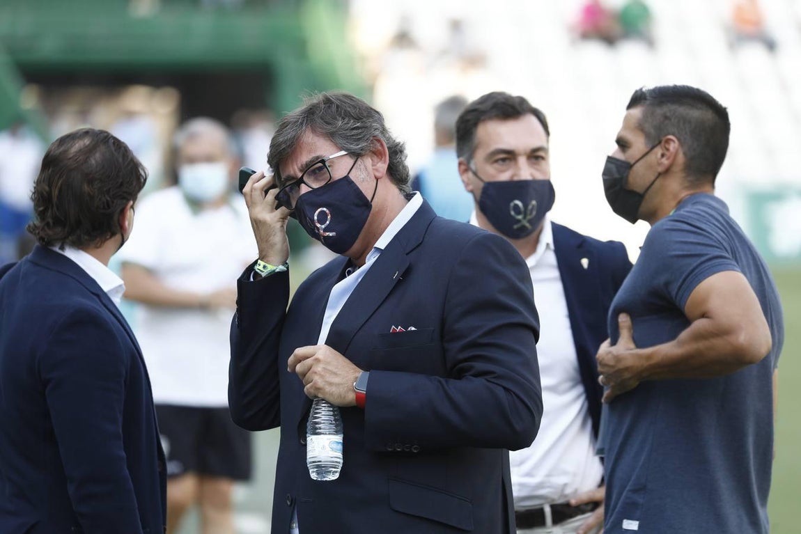 El regreso masivo del público a la grada del Arcángel en el Córdoba CF - Cádiz B, en imágenes