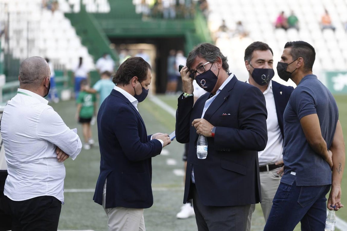 El regreso masivo del público a la grada del Arcángel en el Córdoba CF - Cádiz B, en imágenes