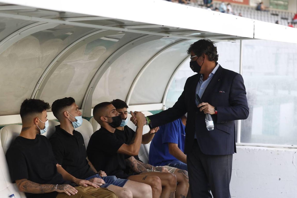 El regreso masivo del público a la grada del Arcángel en el Córdoba CF - Cádiz B, en imágenes